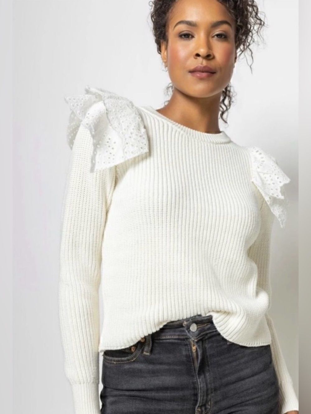 LILLA P Eyelet Ruffle Shoulder Trimmed Crew Neck Ribbed Sweater White Size L